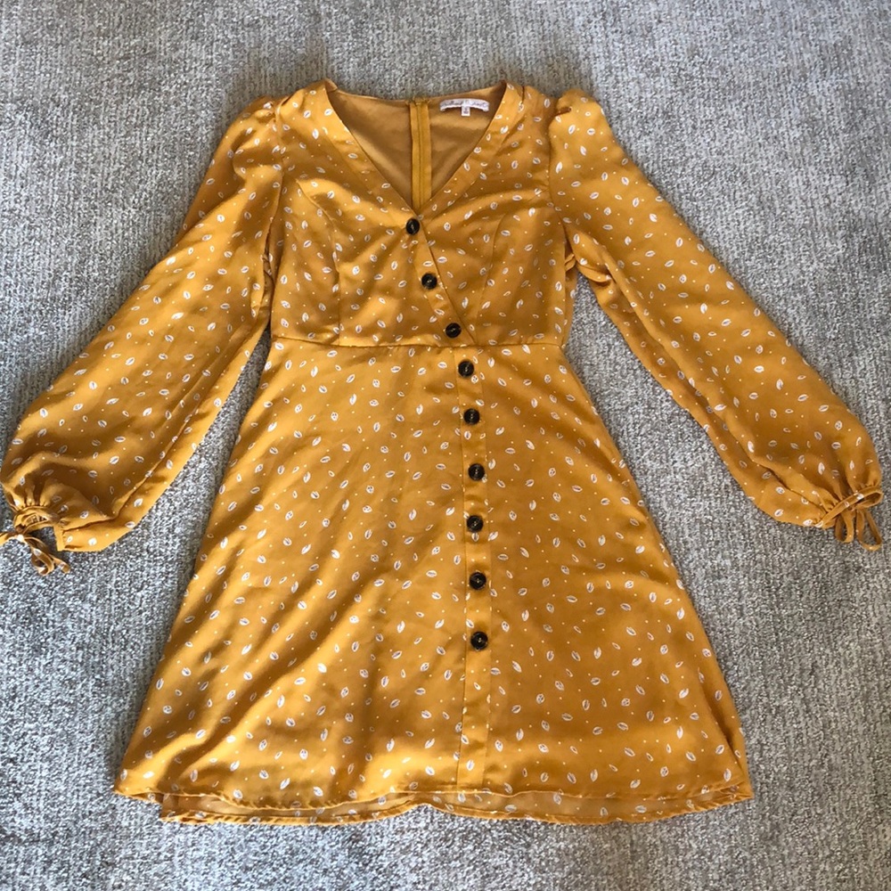 Yellow, leaf patterned dress